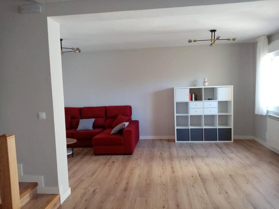 Casa Julio, Bonita Casa Comoda Y Espaciosa, Totalmente Reformada Con Terraza Y Jardin Privado Riezu Bagian luar foto