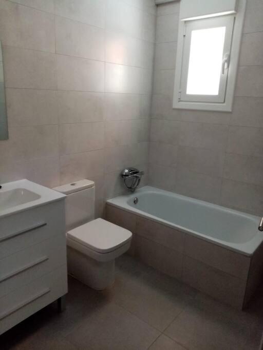 Casa Julio, Bonita Casa Comoda Y Espaciosa, Totalmente Reformada Con Terraza Y Jardin Privado Riezu Bagian luar foto