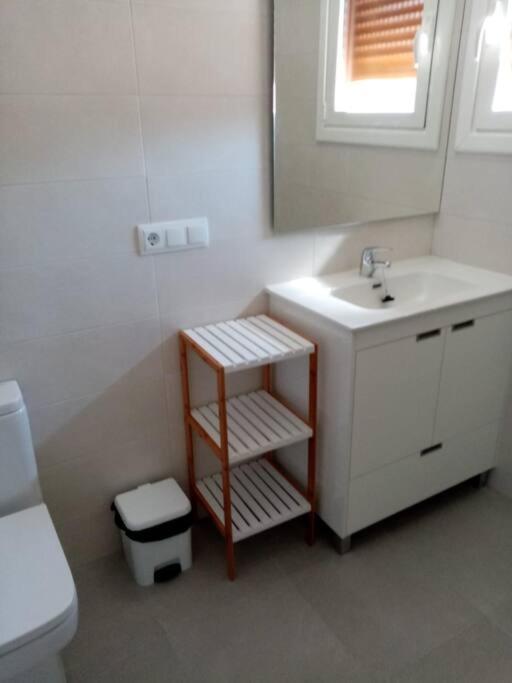 Casa Julio, Bonita Casa Comoda Y Espaciosa, Totalmente Reformada Con Terraza Y Jardin Privado Riezu Bagian luar foto