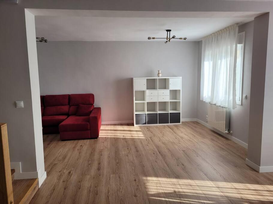 Casa Julio, Bonita Casa Comoda Y Espaciosa, Totalmente Reformada Con Terraza Y Jardin Privado Riezu Bagian luar foto