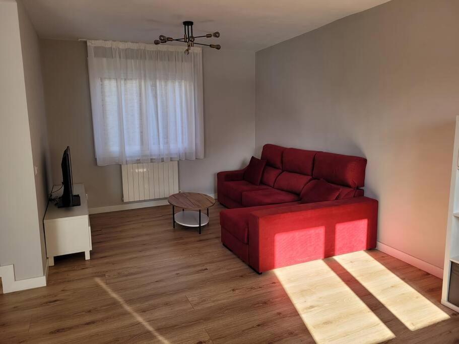 Casa Julio, Bonita Casa Comoda Y Espaciosa, Totalmente Reformada Con Terraza Y Jardin Privado Riezu Bagian luar foto