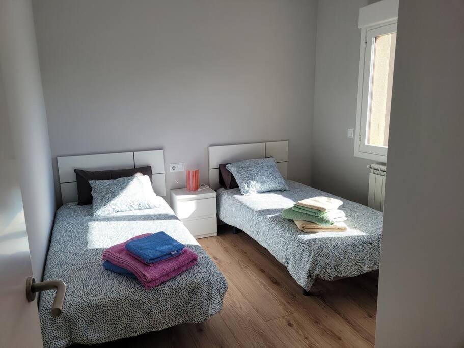 Casa Julio, Bonita Casa Comoda Y Espaciosa, Totalmente Reformada Con Terraza Y Jardin Privado Riezu Bagian luar foto