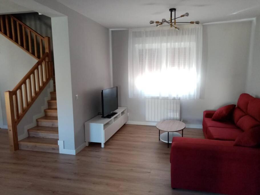 Casa Julio, Bonita Casa Comoda Y Espaciosa, Totalmente Reformada Con Terraza Y Jardin Privado Riezu Bagian luar foto