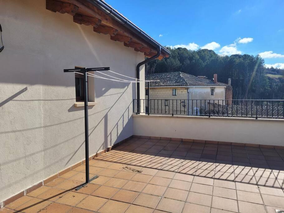 Casa Julio, Bonita Casa Comoda Y Espaciosa, Totalmente Reformada Con Terraza Y Jardin Privado Riezu Bagian luar foto