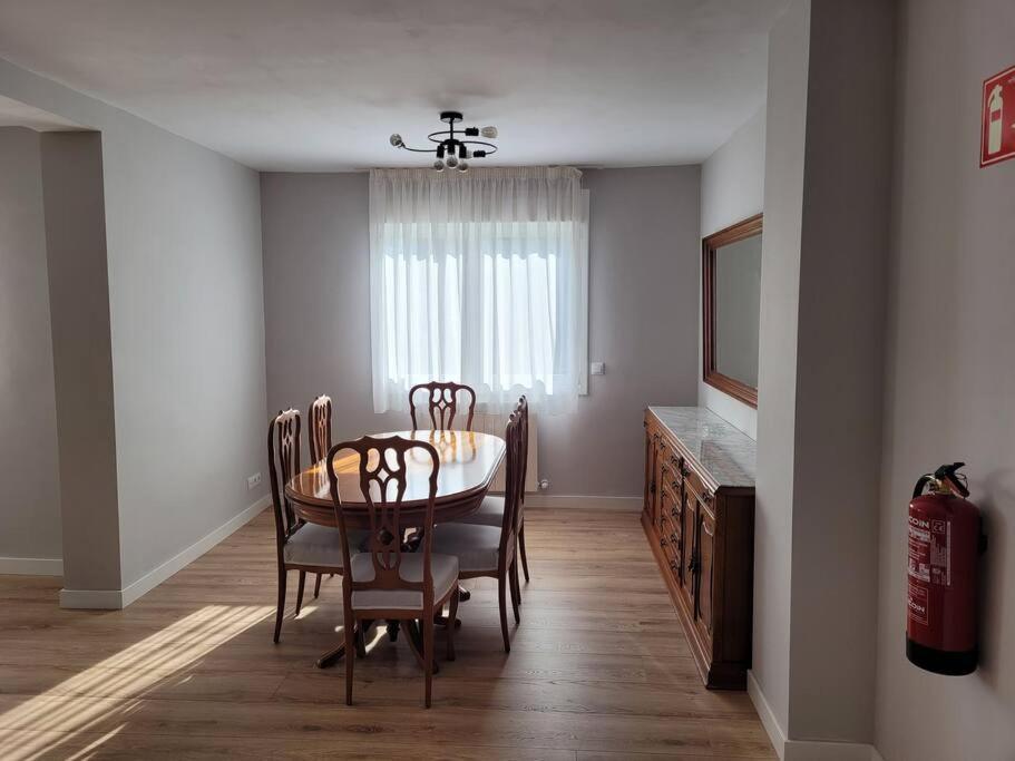 Casa Julio, Bonita Casa Comoda Y Espaciosa, Totalmente Reformada Con Terraza Y Jardin Privado Riezu Bagian luar foto