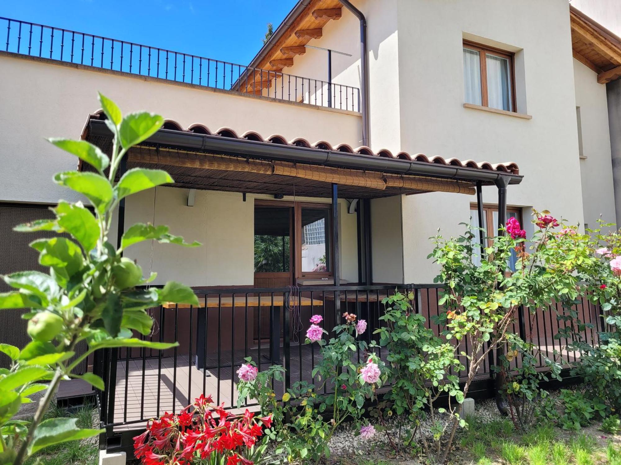 Casa Julio, Bonita Casa Comoda Y Espaciosa, Totalmente Reformada Con Terraza Y Jardin Privado Riezu Bagian luar foto